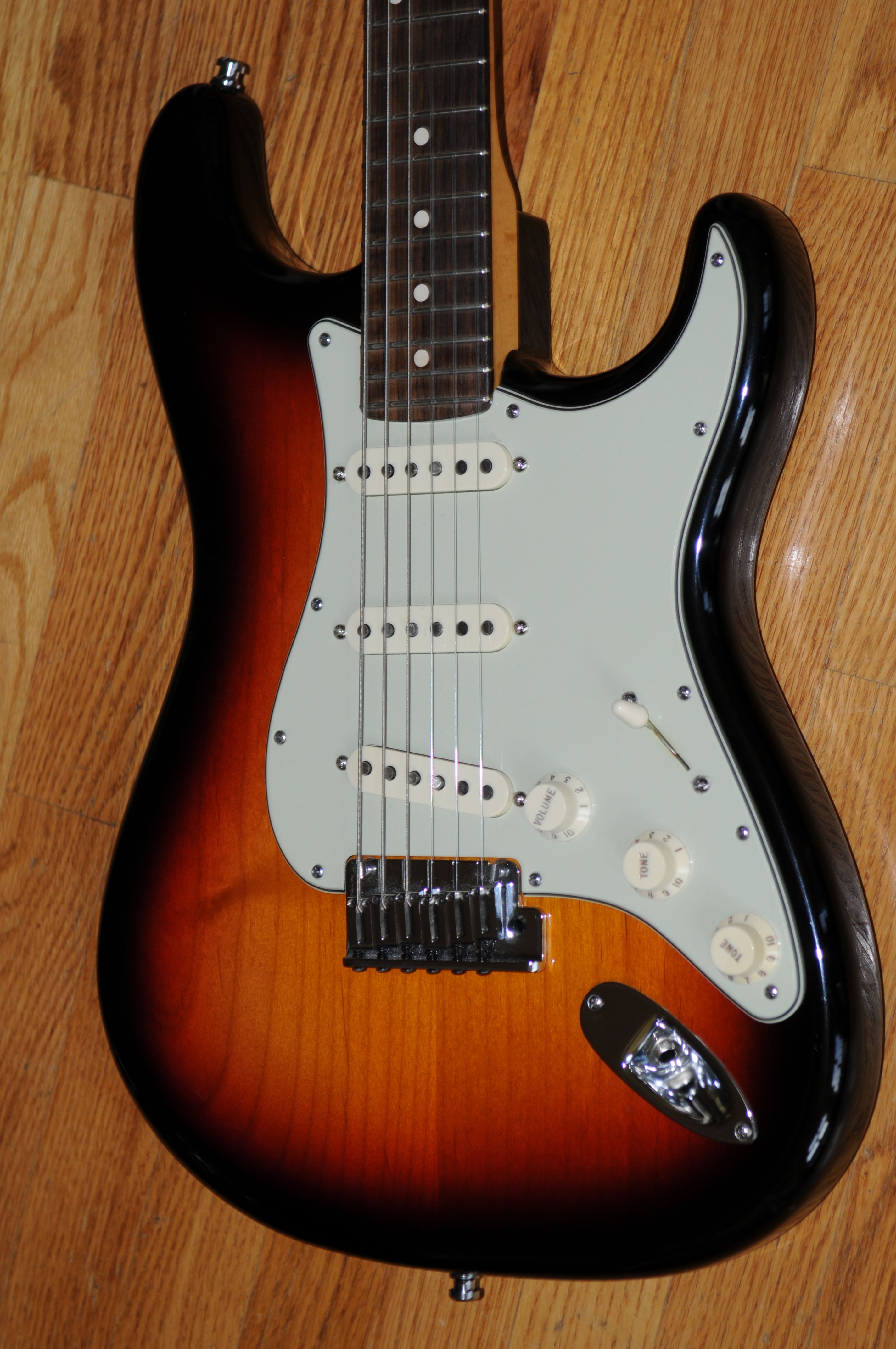 2009 Fender Custom Shop ‘Custom Deluxe Strat’ – Excellent Nonsmoking Condition