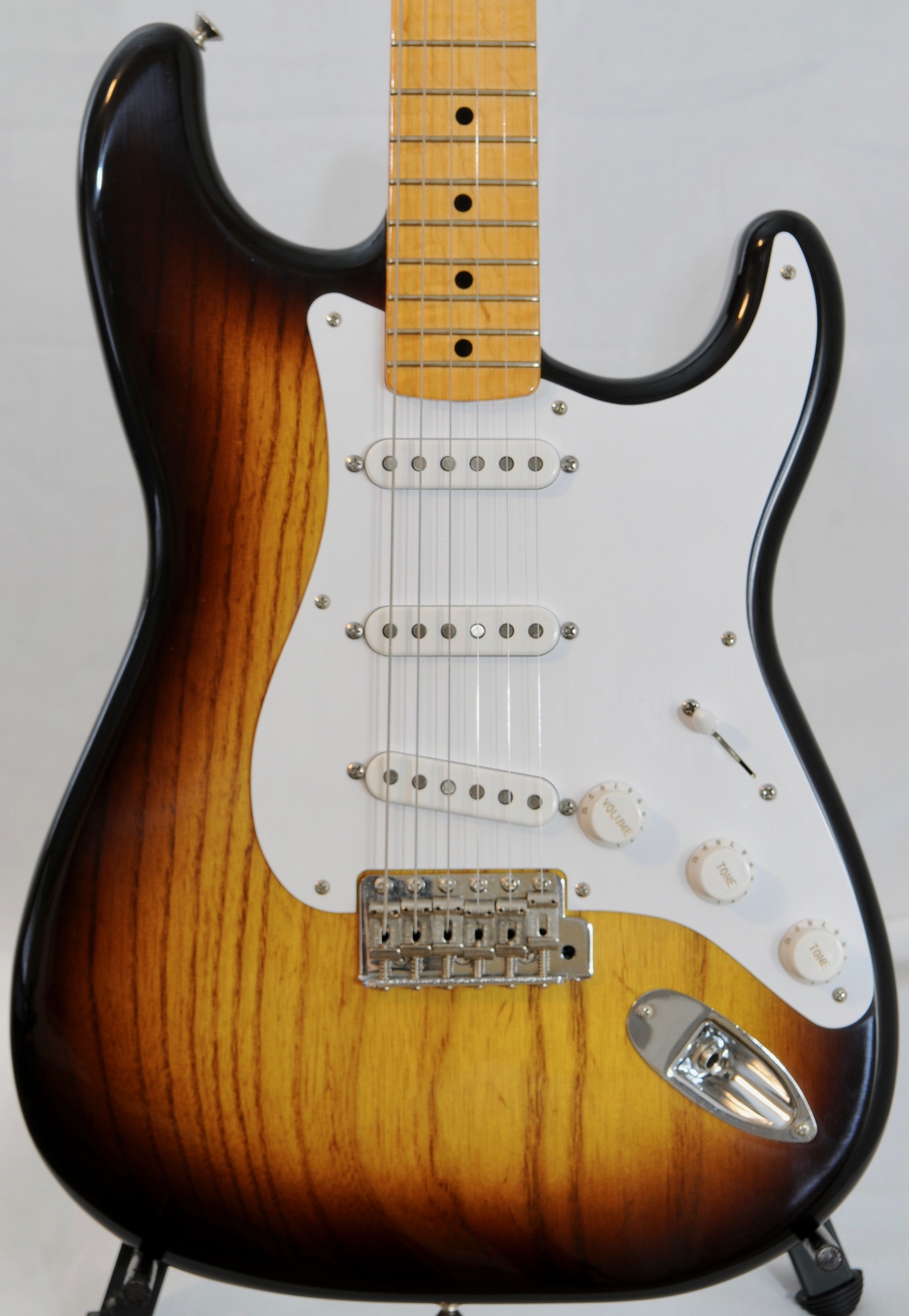 Gil Yaron STRAT – Just 7 pounds!  Near Mint Condition