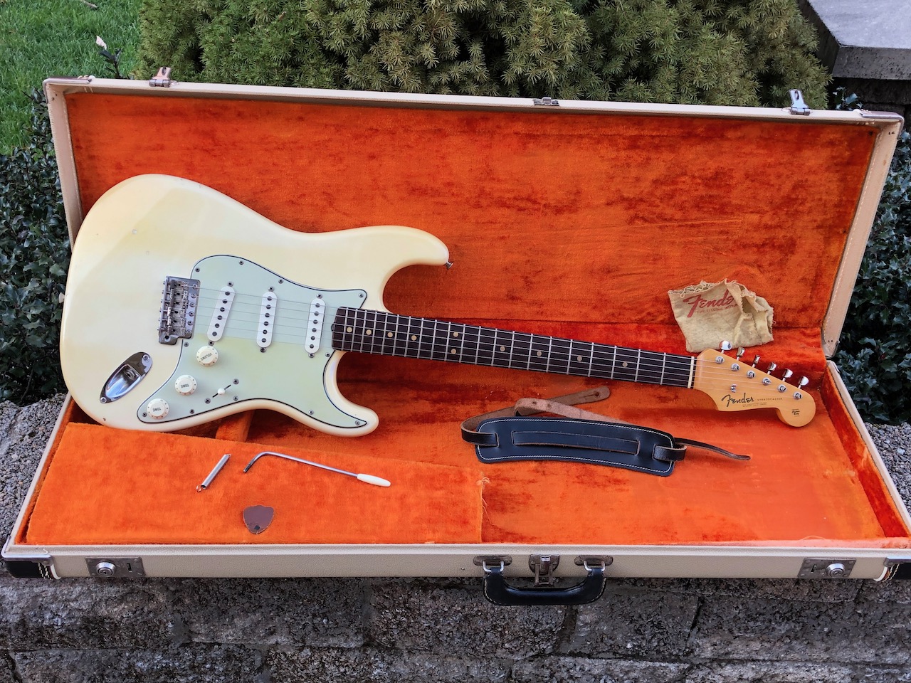 1964 Fender Strat – Olympic White